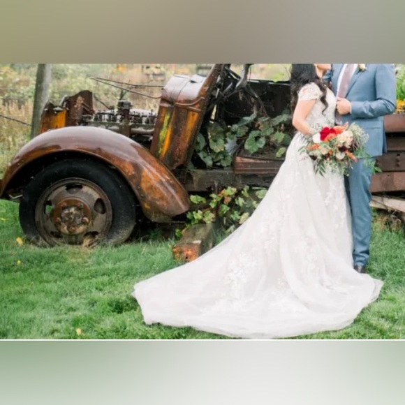 Beautiful Oleg Cassini wedding dress style CWG833 /Davids Bridal - Picture 7 of 12